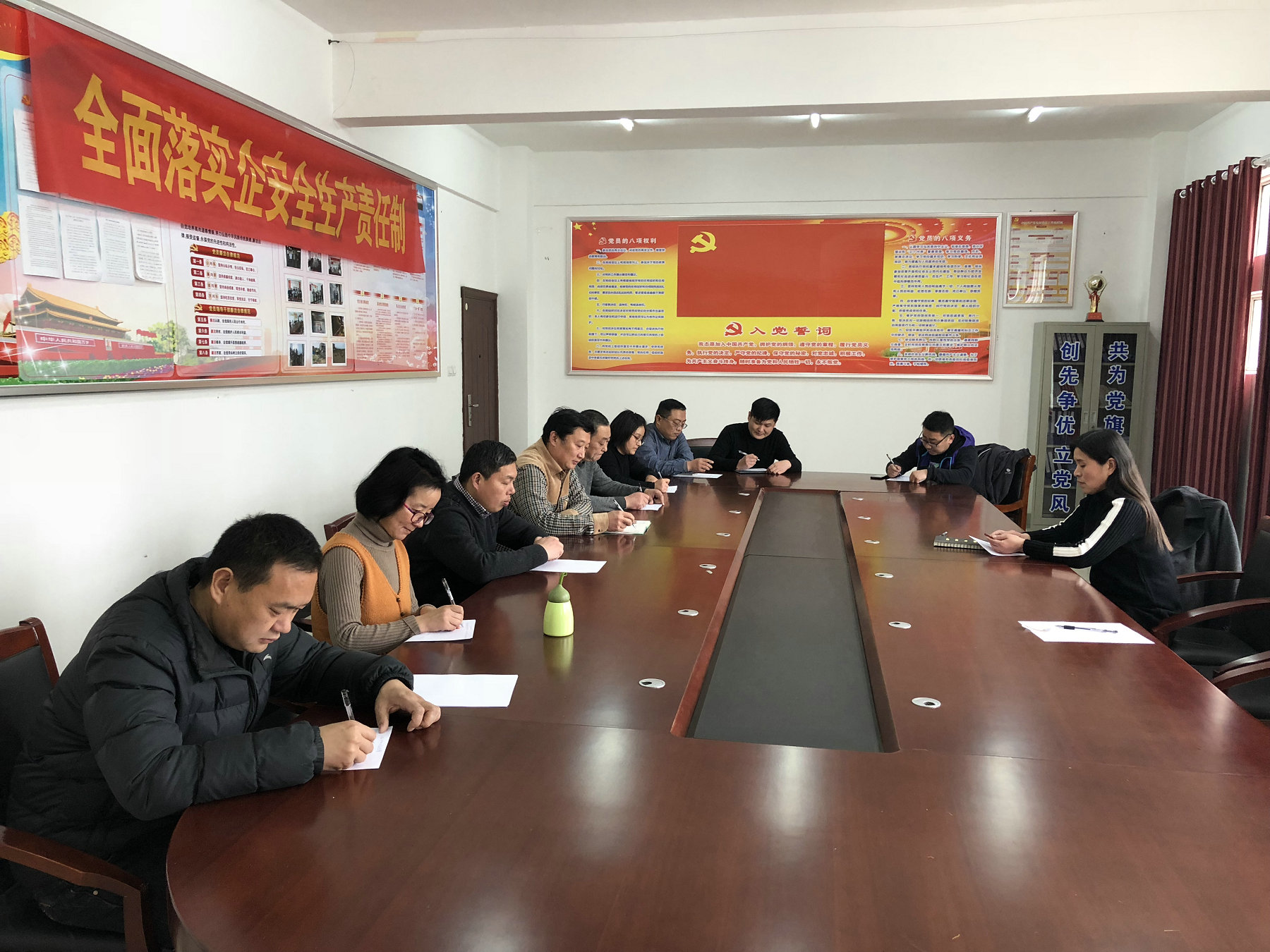 鳳臺(tái)縣水利建筑安裝工程有限公司組織員工參加安全教育培訓(xùn)